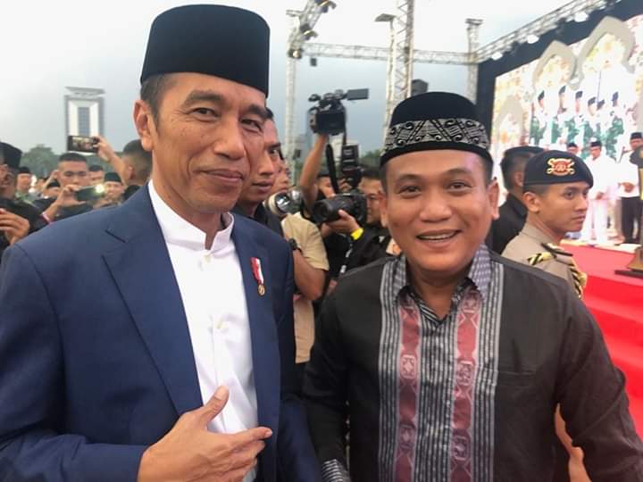 Ketua KNPI Abdu Azizi bersama Presiden Jokowi. Ist