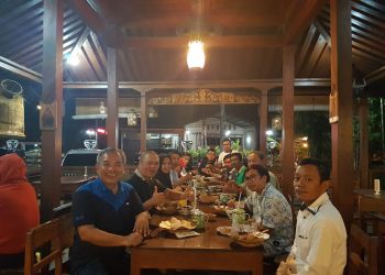 Makan Malam Bersama Dr Aqua Dwipayana