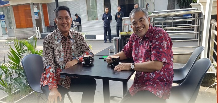 Menikmati Secangkir Kopi Sebelum Sharing Komunikasi di Denpasar foto Cakraline.