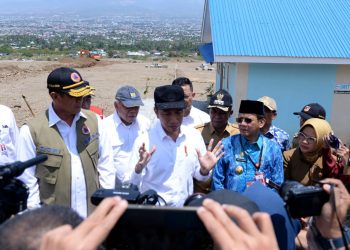 Presiden Joko Widodo tinjau proyek huntap di Sulteng. Ist