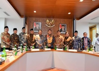 Sepuluh unsur pimpinan MPR usai Rapat Perdana membahas rekomendasi MPR 2014-2019. Ist