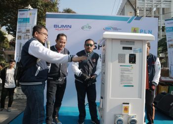 Stasiun Penyedia Listrik Umum (SPLU) yang diinstall di beberapa tempat. Ist