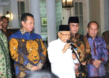 Wapres KH Ma'ruf Amin didamping Ketua MPR RI Bambang Soesatyo, Wakill Pimpinan MPR Ahmad Basarah dan Syarief Hasan (kanan) serta Jazilul Fawaid (kiri). Ist