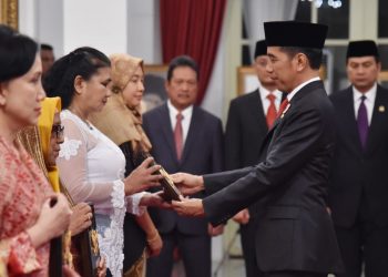 Presiden Jokowi Anugerahkan Gelar Pahlawan Kepada Enam Tokoh Nasional