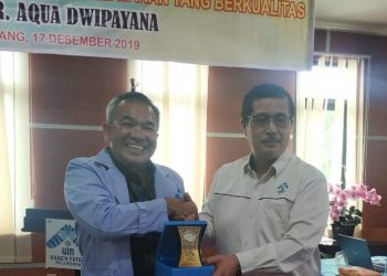 Aqua-Dwipayana-dengan-Rektor-UIN-Raden-Fatah-Palembang-Prof-Sirozi-foto-Ist