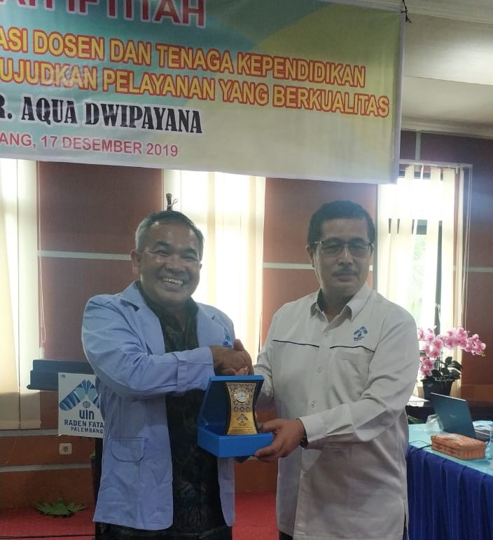 Aqua-Dwipayana-dengan-Rektor-UIN-Raden-Fatah-Palembang-Prof-Sirozi-foto-Ist