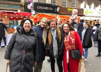 Ayu-Azhari-Promosikan-kain-tenun-NTT-di-London-foto-Ist