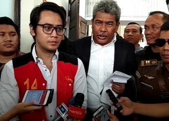 Kriss-Hatta-di-vonis-lima-bulan-penjara-foto-Cakraline.com