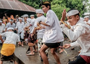 Tradisi-perang-topat-ini-menceritakan-kedamaian-masyarakat-Lombok-Barat-saat-mempraktikkan-hidup-dalam-keberagaman.-foto-Ist
