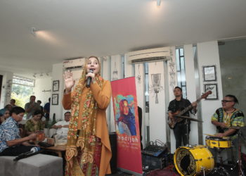 Ayu-Azhari-serius-menekuni-bisnis-kopi-foto-Cakraline.com