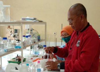 BLI-KLHK-berhasil-memproduksi-desinfektan-dari-cuka-kayu-dan-bamboo-untuk-atasi-Virus-Corona.-Ist