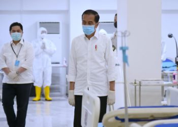 Presiden-dalam-peninjauan-Wisma-Atlet-Kemayoran-yaitu-Menteri-Badan-Usaha-Milik-Negara-Erick-Thohir-dan-Ketua-Gugus-Tugas-Percepatan-Penanganan-Covid-19-Doni-Monardo.-Foto-ist