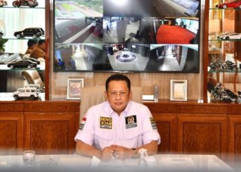 Bamsoet-usai-Rapat-Pimpinan-MPR-RI-bersama-Badang-Anggaran-di-Jakarta-Kamis-16-4-2020