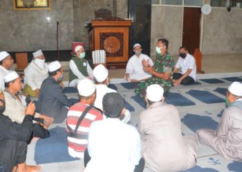 Danrem-162-WB-Kolonel-Czi-Ahmad-Rizal-Ramdhani-S.Sos_.-SH.-M.Han-bersama-Dandim-1606-Lobar-Kolonel-Czi-Efrijon-Kroll-berdialog-dengan-pengurus-jamaah-tabligh-NTB-di-Masjid-Raya-At-Taqwa-Mataram.j