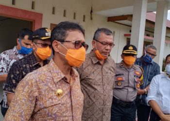 Gubernur-Irwan-Prayitno-tinjau-perbatasan-Sumbar-Riau-foto-Biro-Humas-Setda-Sumbar.