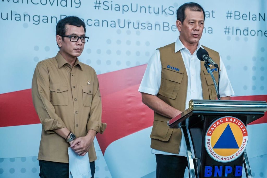 Ketua-BNPB-Letjen-TNI-Doni-Monardi-bersama-Wisnutama-Menparekraf-dalam-sebuah-acara-di-BNPB-foto-Ist