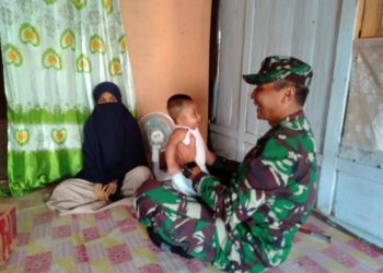 Tali-asih-kepada-Umi-Delima-Dandim-1608-Bima-yang-didampingi-Danunit-Intel-Kodim-Bima-Letda-Husen-foto-Ist