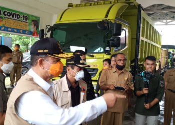 Wagub-Sumbar-Nasrul-Abit-Kunjungi-Posko-Gugus-Tugas-di-Perbatasan-Sumbar-foto-Biro-Humas-Setda-Sumbar