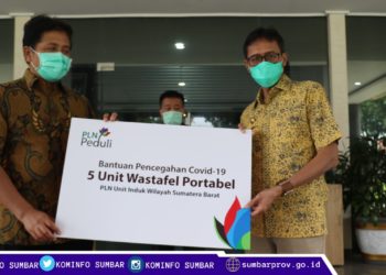 Gubernur-Irwan-Prayitno-bersama-General-Manager-PT.-PLN-Induk-Wilayah-Sumbar-Bambang-Dwiyanto.-Foto-Ist