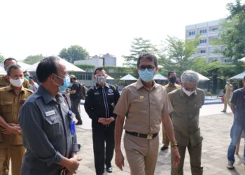 Gubernur-Sumbar-Irwan-Prayitno-meninjau-pelaksanaan-PCR-tes-bagi-karyawan-hotel-berbintang-se-Sumbar.-foto-Ist