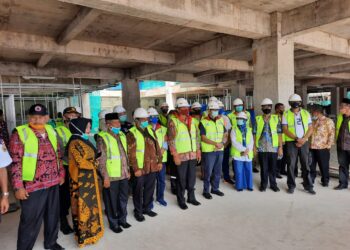 Pastikan-Tepat-Waktu-Gubernur-Sumbar-Tinjau-Pembangunan-Pasar-Rakyat-Pariaman-foto-Siskominfo-Padang.