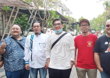 Gion-Prabowo-bersama-sutradara-Pepi-Firman-Wahab-dan-pemain-Bukan-Jodoh-Biasa-foto-Ist-