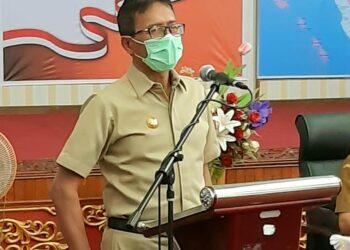 Gubernur-Irwan-Prayitno-akan-ada-sanksi-mendidik-masyarakat-disiplin-dengan-sanksi-tetap-mengedepankan-kearifan-lokal.-foto-Diskominfo.