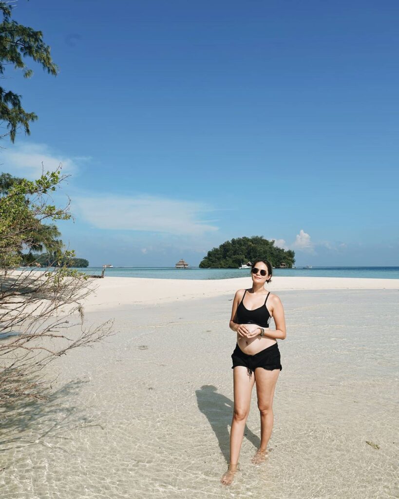 Momen-indah-bagi-Agus-Ringgo-memotret-kehamilan-sang-istri-natural-dan-indah.-foto-Istagram