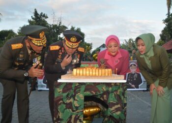 Saat-Fajar-Menyingsing-Korem-162-WB-Dan-Jajaran-Beri-Surprise-Polda-NTB-Di-Hari-Jadi-Ke-74-Bhayangkara-foto-Ist