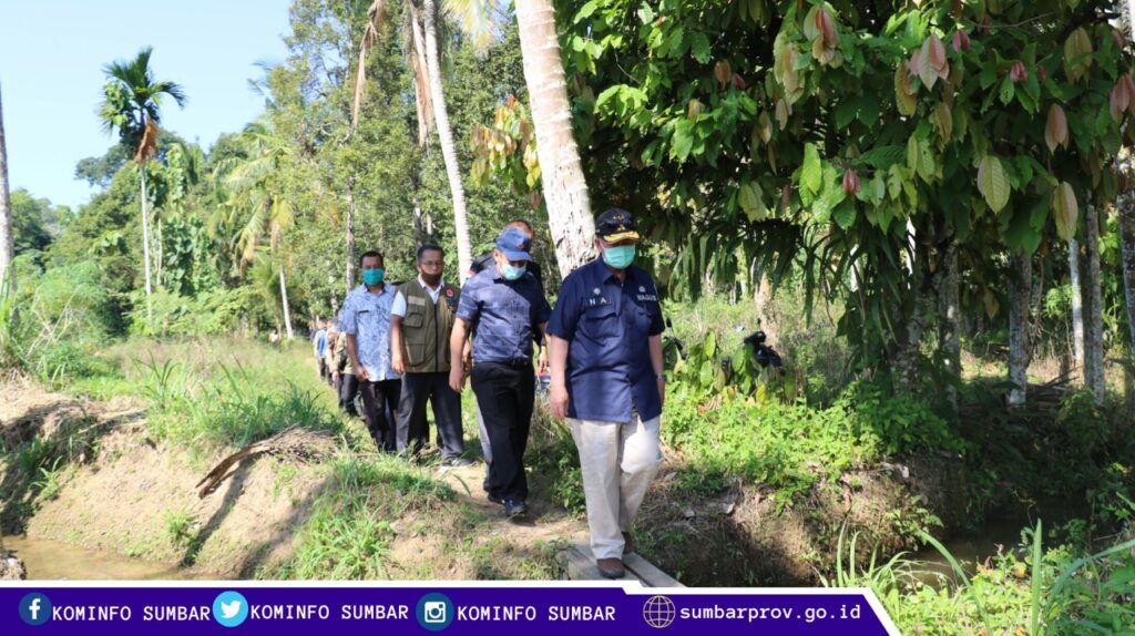 Tempuh-Medan-Ektrem-Wagub-Sumbar-Sambangi-Mapat-Tunggul-Selatan-foto-ist.