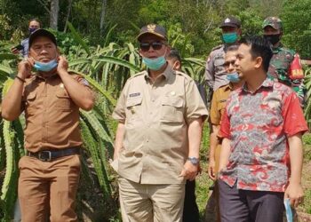 Wagub-Sumbar-Nasrul-Abit-didampingi-Kepala-Dinas-Pendidikan-Wilayah-IV-Sumbar-Asril-Cun-Ketua-DPRD-Limapuluh-Kota-Deni-Asra-Wakil-Ketua-DPRD-Kota-Payakumbuh-Wulan-Denura-foto-Ist.