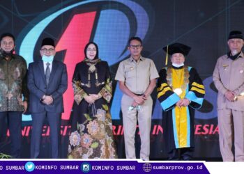 Gubernur-Irwan-Prayitno-bersama-Forkopimda-Walikota-Padang-Ketua-Yayasan-para-rektor-Universitas-Negeri-Kota-Padang-petinggi-lembaga-keuangan