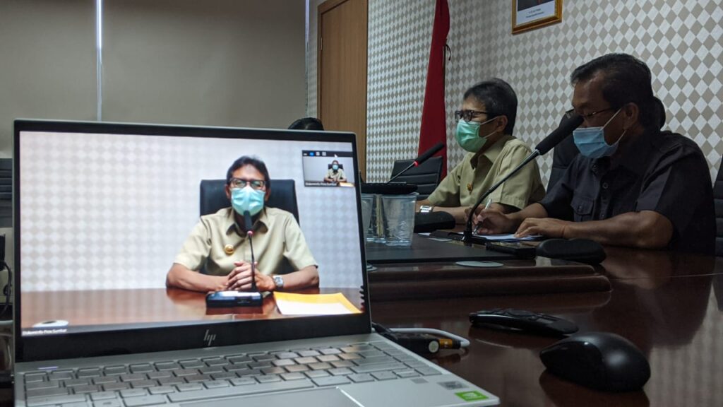 Gubernur-Sumbar-Irwan-Prayitno-bersama-dr.-Andani-Eka-Putra-foto-Ist.