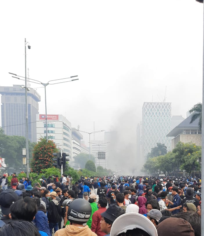 Suasana-demo-mahasiswa-menolak-UU-Omnibus-Law-Cipta-Karya-di-Jalan-MH-Thamrin-foto-Syamil-SB