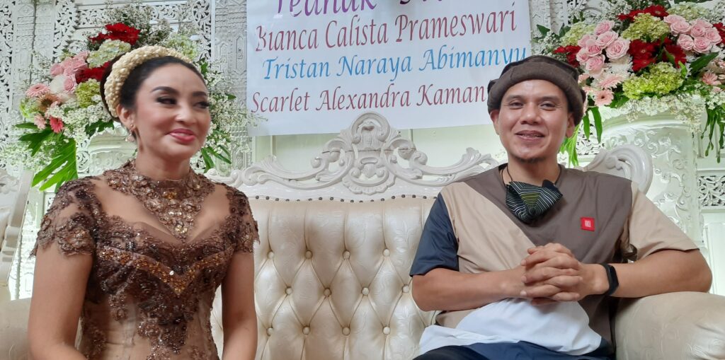 Monica-Soraya-gandeng-Fadli-PADI.-foto-Cakraline.com