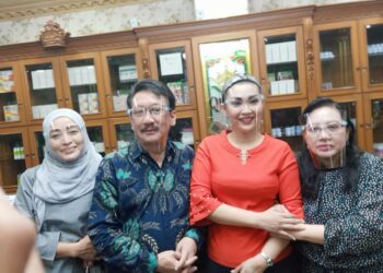 Margoto dan ibu Sri Jarwati Owner sekaligus pendiri Queen Beauty clinik