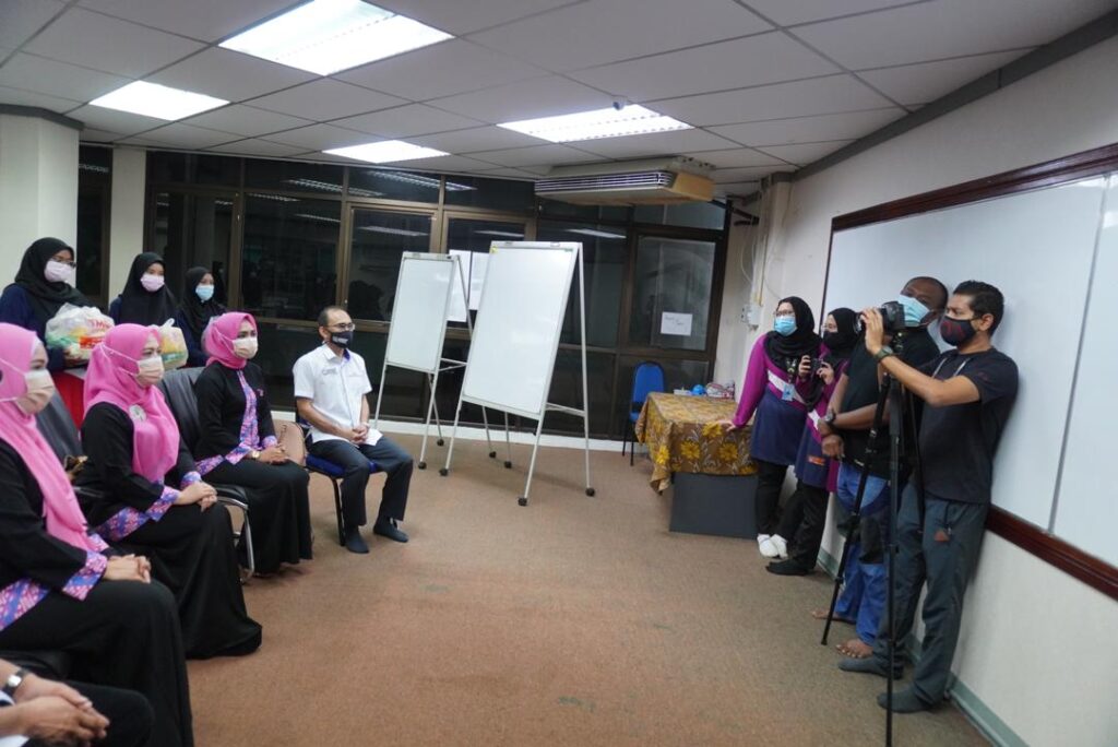 Ipemi-bersama-Prof.-Dato-DR-Abd.-Razak-Ahmad-di-Akademi-Menara-Gading-foto-Ist.