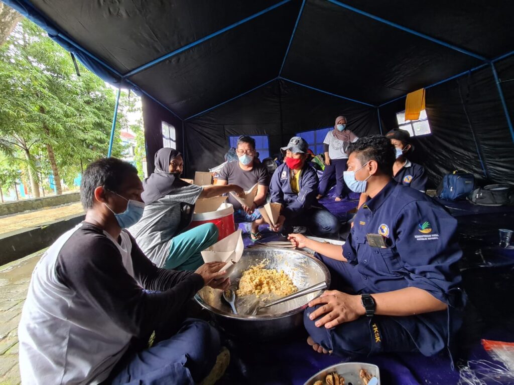 Kemensos-dirikan-dapur-umum-di-Mamuju-Sulbar-foto-Humas-Kemensos