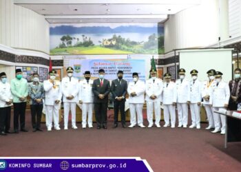 Gubernur-Mahyeldi-dan-wakil-Gubernur-Sumbar-Audy-Joinaldi-Pimpin-Rakor-Kepala-Daerah-pertama.-foto-Kominfo.
