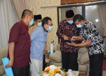 Hamdani-Pj-Gubernur-Sumbar-Kadis-Kominfo-Jasman-Rizal-Kepala-Dinas-Kesehatan-Sumbar-Arry-Yuswandi-bersama-Walikota-Padang-Mahyeldi-Ansharullah-foto-Humas-Setd