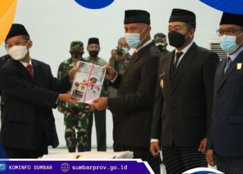 Sertijab-Gubernur-Sumbar-Mahyeldi-Kita-mulai-dengan-Bismillah-Pembangunan-Sumatera-Barat.-foto-humas