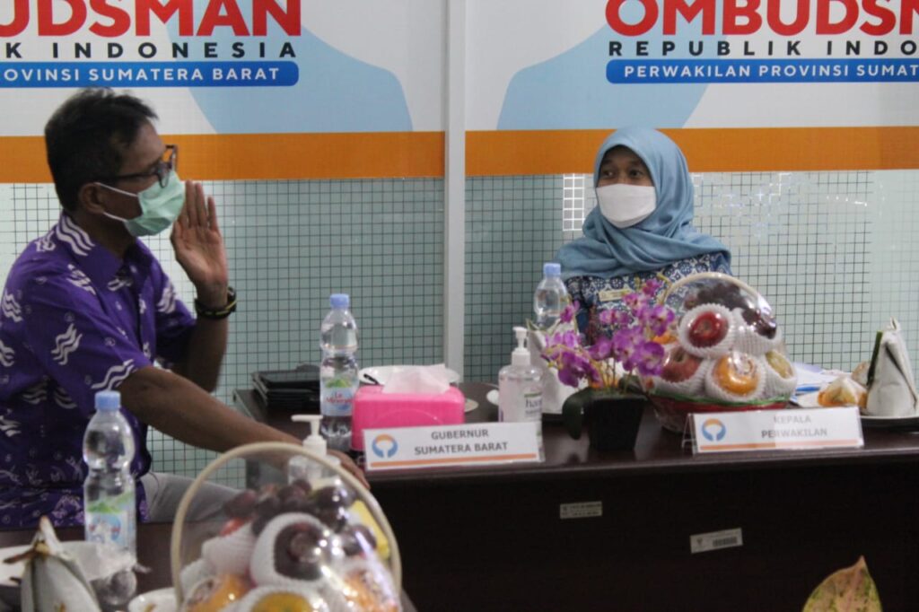 Yefri-Heriani-dalam-kunjungan-Gubernur-Sumatera-Barat-Irwan-Prayitno-ke-Kantor-Ombudsman-RI-Perwakilan-Sumatera-Barat-Selasa-09-02-foto-Humas.