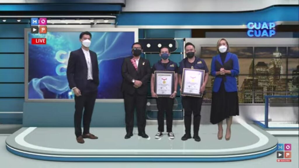 Kebanggaan-Ruben-Onsu-dan-Jordi-Onsu-memperoleh-penghargaan-MURI.-foto-Ist