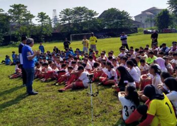 Dr-Aqua-Dwipayana-Fokus-Latihan-untuk-Menjadi-Pemain-Bola-Profesional-foto-Ist