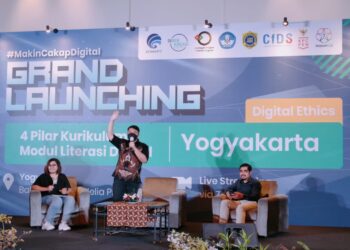 Savero-Karamiveta-Dwipayana-menjadi-narasumber-Workshop-“Strategi-Melawan-Hoaks-di-Dunia-Digital”-di-Ballroom-Hotel-Melia-Purosani-Yogyakarta-foto-Ist