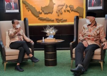 Menteri-Bahlil-Lahadalia-dan-Gubernur-Buya-Mahyeldi-foto-Dinas-Kominfo-Sumbar