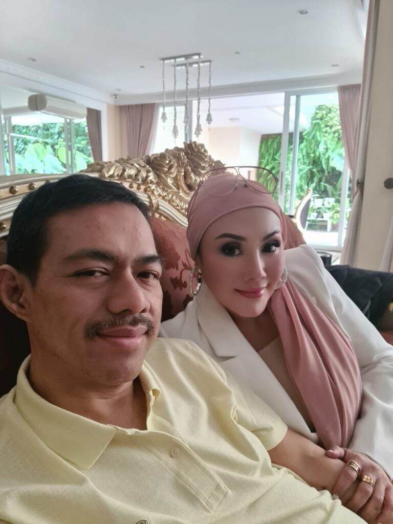 Niken-bersama-suami-Doeke-Rachmat-foto-Niken
