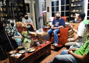 Rica-dan-kawan-kawan-darai-Yayasan-Pondok-Inspirasi-di-rumah-DR-Aqua-ft-Aqua