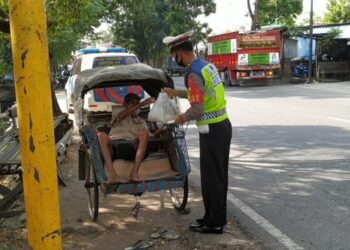 Gerakan-sosial-Polres-Kudus-bagikan-sembako-foto-Ist