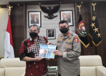 Komjen-Pol-Rycko-Amelza-Dahniel-bersama-Pakar-Komunikasi-dan-Motivator-Nasional-Dr-Aqua-untuk-melaksanakan-Sharing-Komunikasi-dan-Motivasi-di-46-Kampus-milik-Polri-foto-Ist